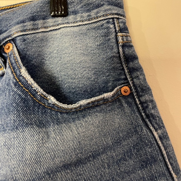 Levi’s Jean Short - Picture 4 of 9